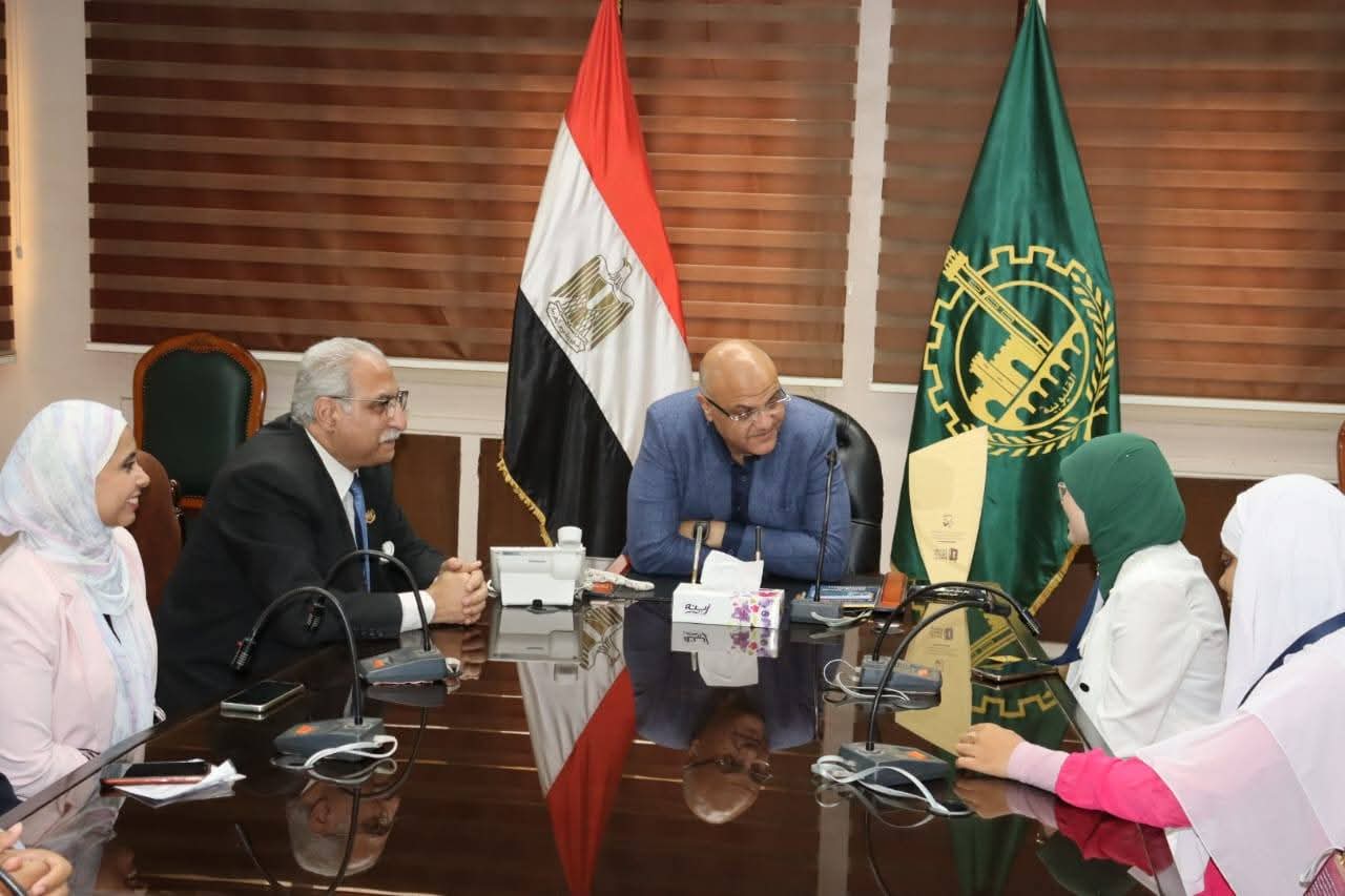 FB IMG 1761661146004 جامعة الأقصر طالبتين بالقليوبية تحققان مراكز متقدمة في "تحدي القراءة العربي" موقع في الجامعة