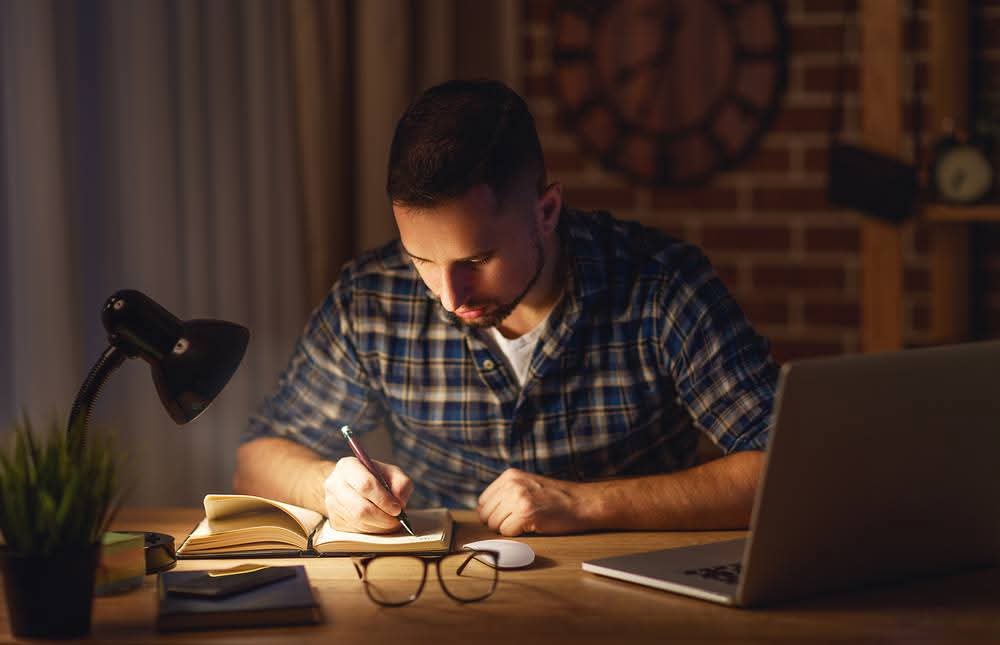 FB IMG 1761759324756 جامعة مع بداية التوقيت الشتوي.. نصائح ذهبية لتنظيم وقت المذاكرة وزيادة التركيز موقع في الجامعة