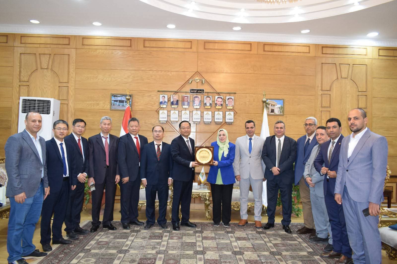 FB IMG 1761823637258 جامعة بنها جامعة بنها ووفد أكاديمية جواندونج الصينية يبحثان التعاون الأكاديمي والبحثي موقع في الجامعة