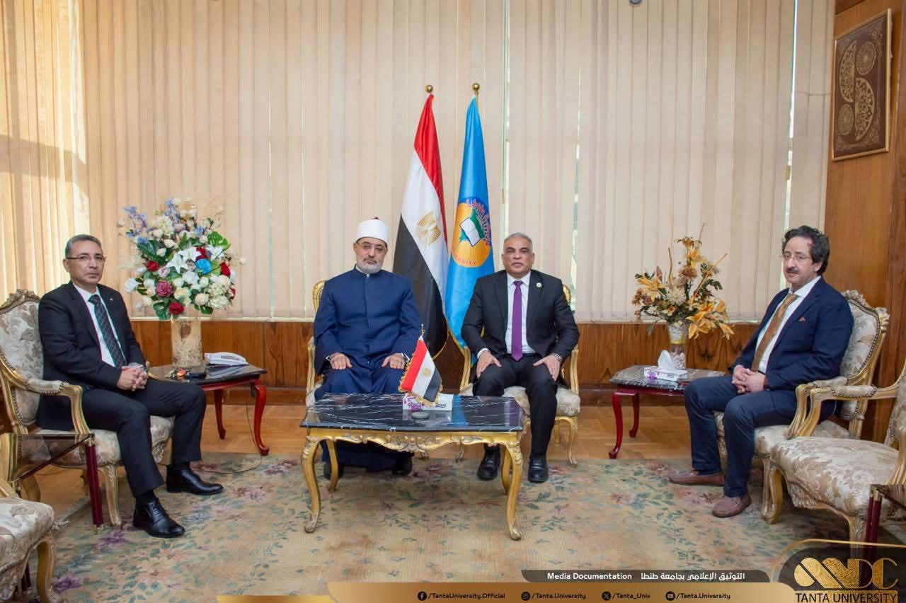 FB IMG 1761843940287 مناقشة جامعة طنطا تستضيف مفتي الجمهورية في ندوة حول تجديد الخطاب الديني وبناء وعي الشباب موقع في الجامعة