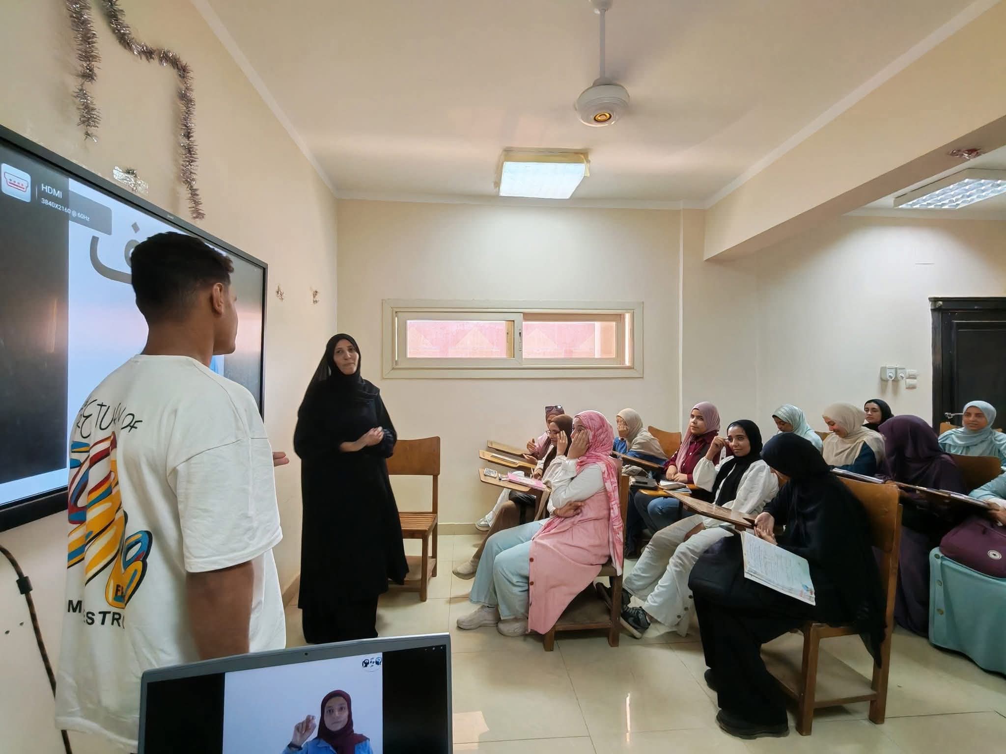 FB IMG 1761931921580 دفعة جامعة الأقصر تواصل تنفيذ فعاليات مبادرة “تمكين” لدعم الطلاب ذوي الإعاقة موقع في الجامعة