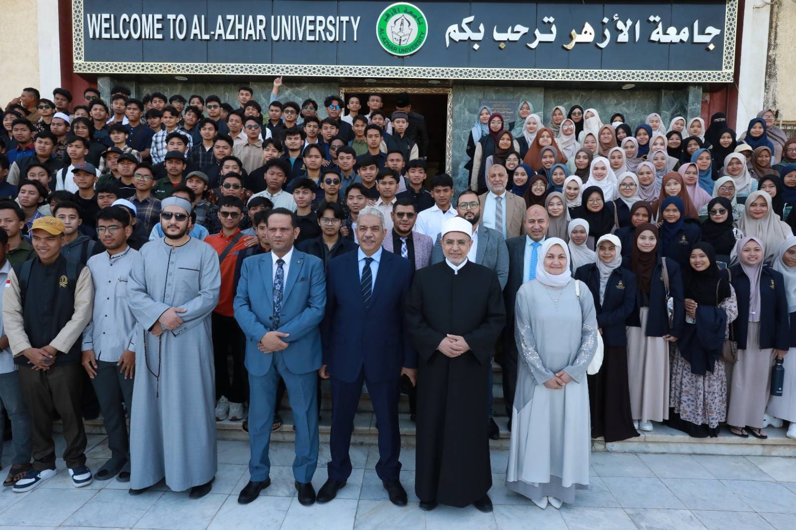 IMG 20251002 WA0007 المشاركة في الانتخابات جامعة الأزهر ترحب بالوافدين الجدد من إندونيسيا في جولة تعريفية وحرم مشوق موقع في الجامعة