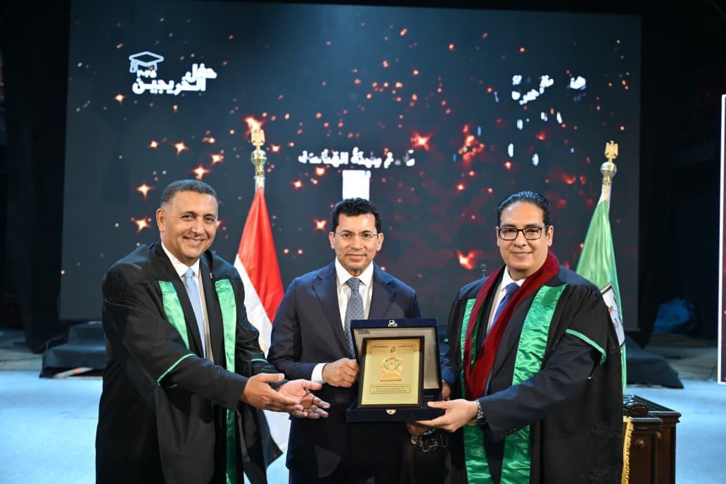 IMG 20251005 WA0142 هندسة القاهرة هندسة القاهرة تحتفل بتخريج دفعة 2025 وتكريم الرواد من دفعة 1975 بحضور ووراء سابقين موقع في الجامعة
