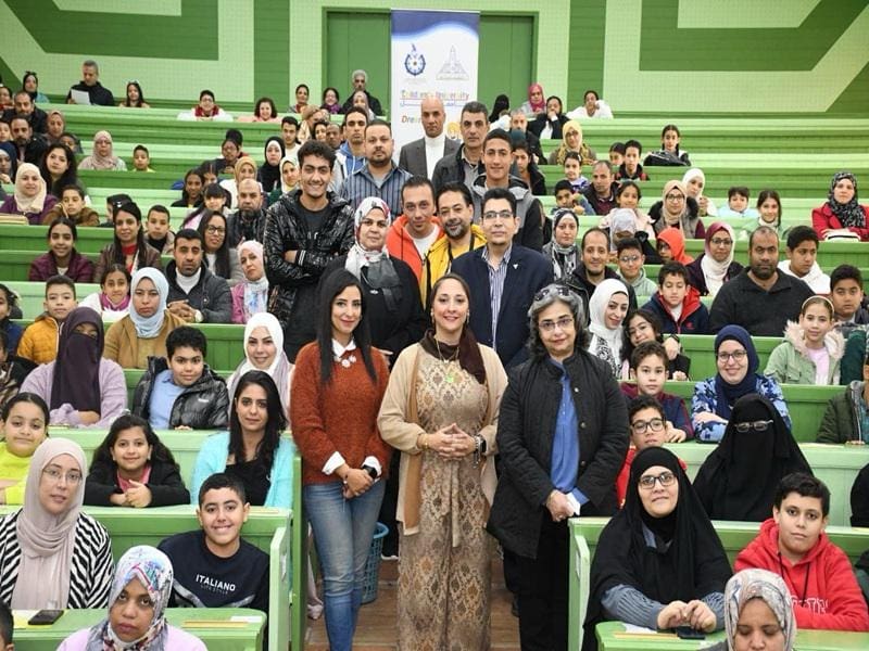 IMG 20251005 WA0294 جامعة 6 أكتوبر جامعة عين شمس تحتفل بختام المرحلتين 7 و8 من برنامج “جامعة الطفل” موقع في الجامعة