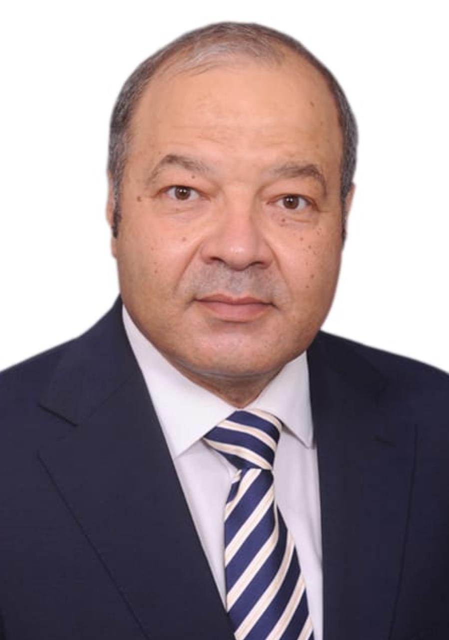 IMG 20251006 WA0013 جامعة جامعة جنوب الوادي تبرز عالميًا بمشاركة مميزة في مؤتمر الجمعية الألمانية لغرس الأسنان موقع في الجامعة