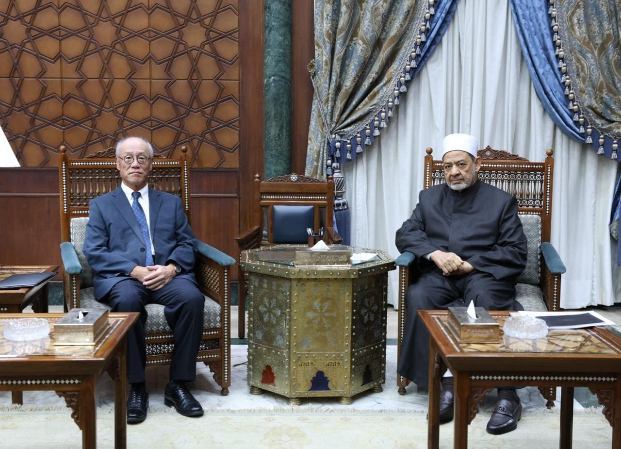 IMG 20251012 WA0008 طالبة الإمام الأكبر يؤكد للسفير الياباني استعداد الأزهر لإنشاء معهد تعليم اللغة العربية موقع في الجامعة