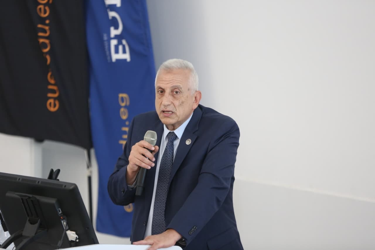 IMG 20251012 WA0024 شرق لندن الدكتور علاء الدين بلبع يدعو طلاب العلاج الطبيعي إلى الإخلاص في التدريب الميداني موقع في الجامعة
