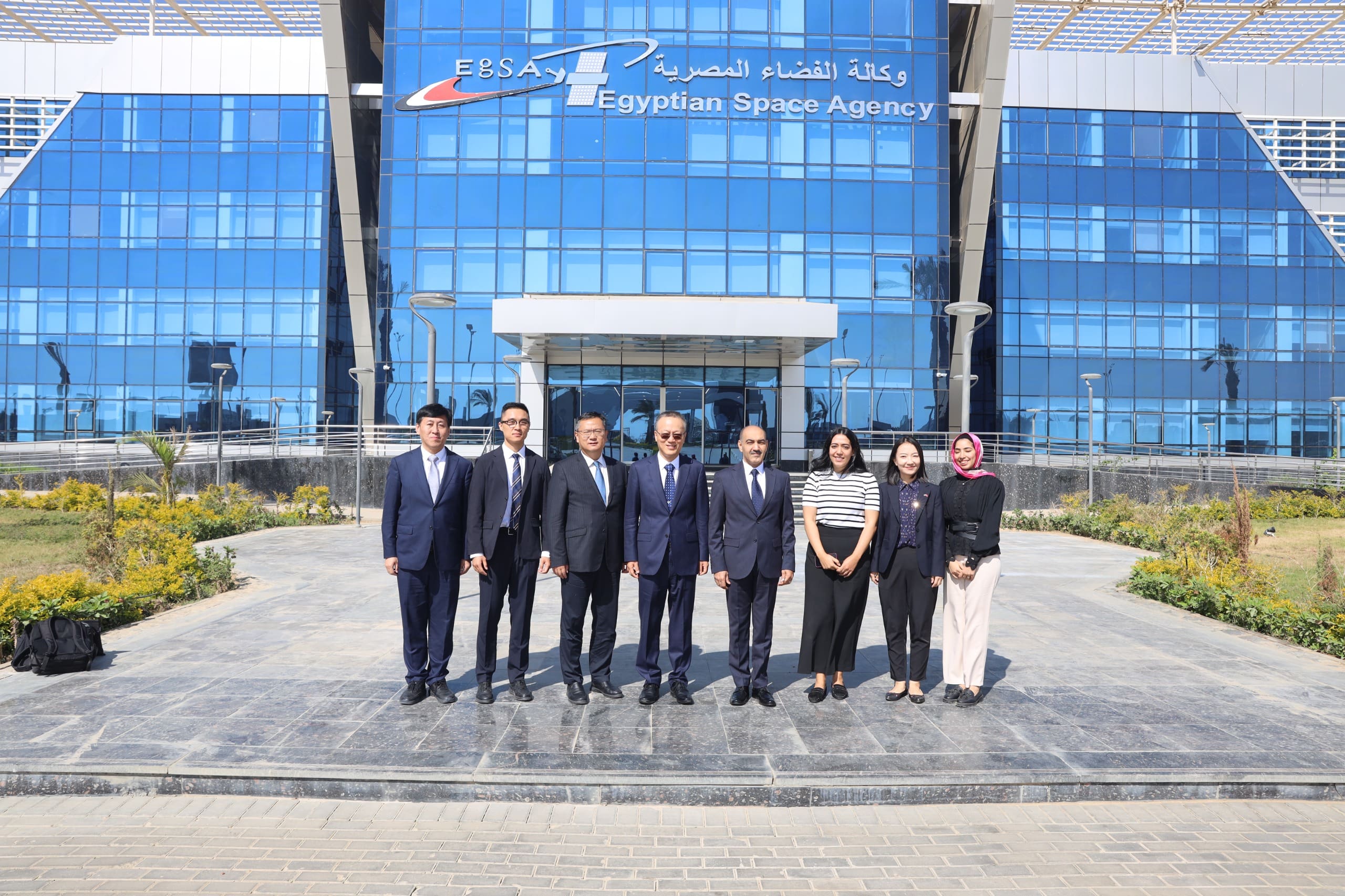 IMG 20251013 WA0037 وكالة وكالة الفضاء المصرية تبحث مع وفد صيني تعزيز التعاون في تكنولوجيا الفضاء| صور موقع في الجامعة
