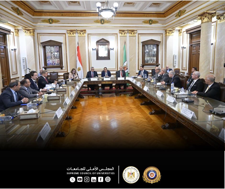 IMG 20251013 WA0109 جامعة القاهرة اللجنة العليا تستعرض إنجازات الجامعات في المشروع القومي لمحو الأمية بجامعة القاهرة موقع في الجامعة