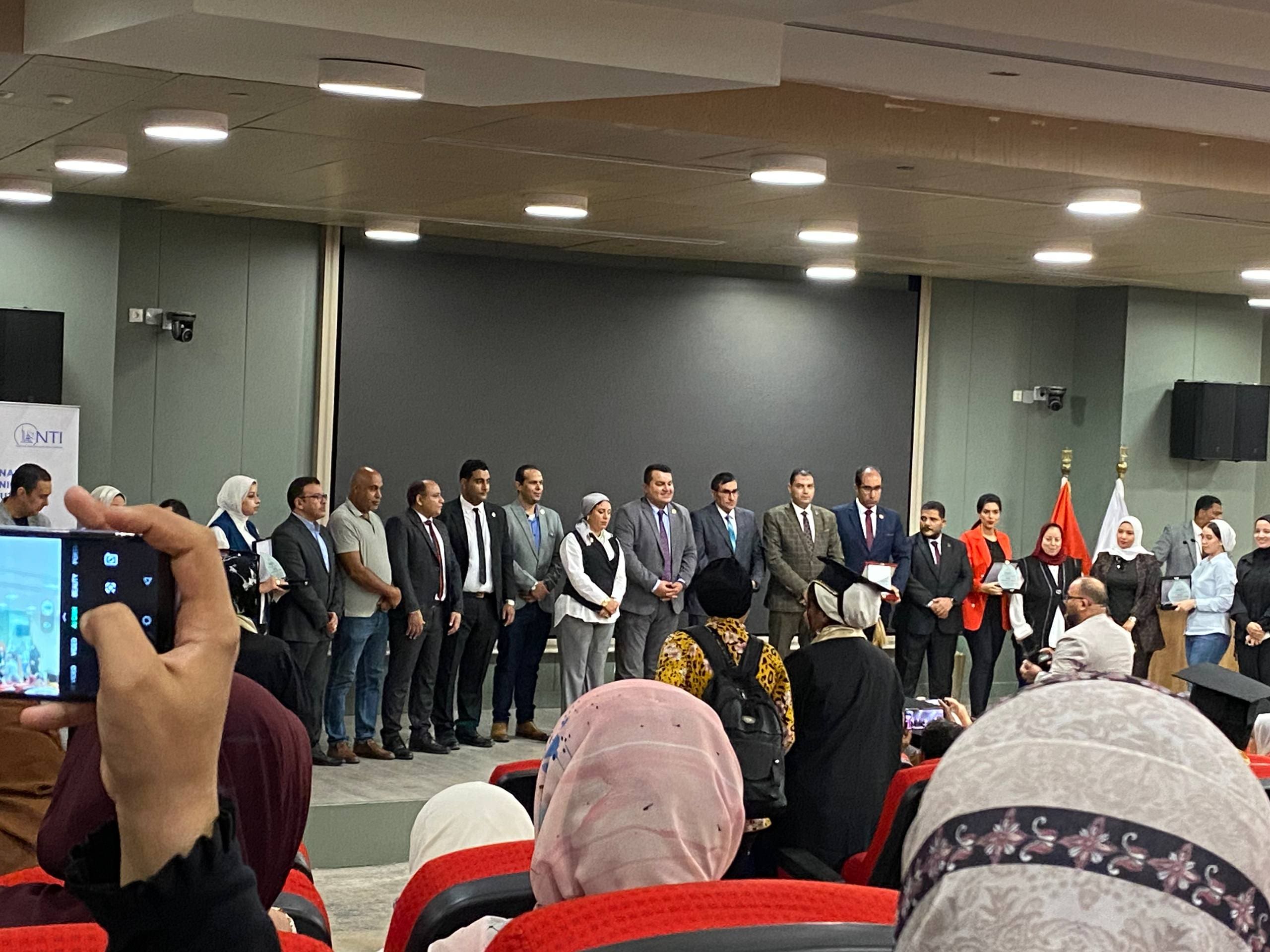 IMG 20251014 WA0015 طيبة رئيس جامعة طيبة يشارك في اعتماد معايير جديدة للتعليم الفني والتقني في مصر موقع في الجامعة