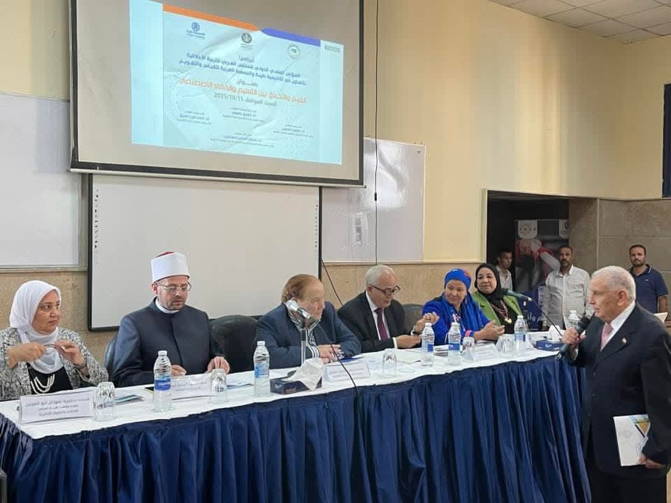 IMG 20251014 WA0071 الأوقاف الأوقاف تشارك في مؤتمر علمي حول الجمع بين القيم الإنسانية والتعليم والذكاء الاصطناعي موقع في الجامعة