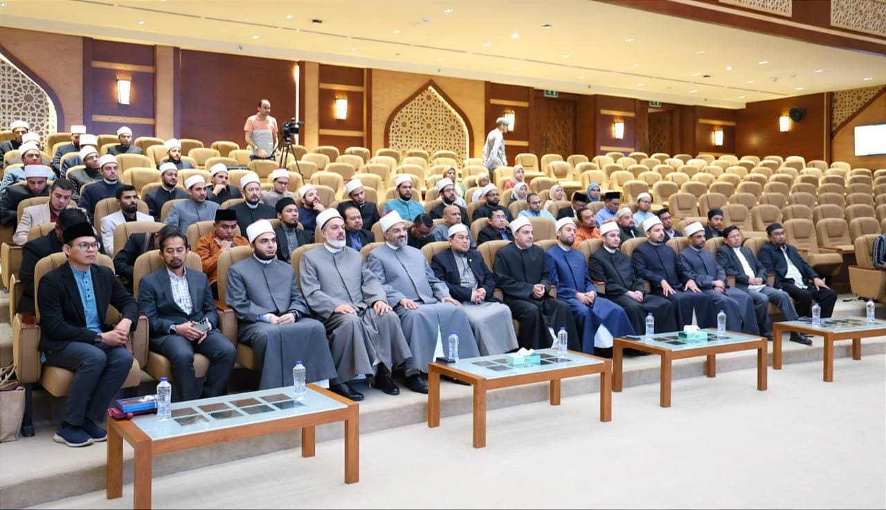 IMG 20251014 WA0099 الأزهري الأزهري يشرح لعلماء ماليزيا بدار الإفتاء دور "الصنعة الحديثية" في ترشيد الفتوى موقع في الجامعة
