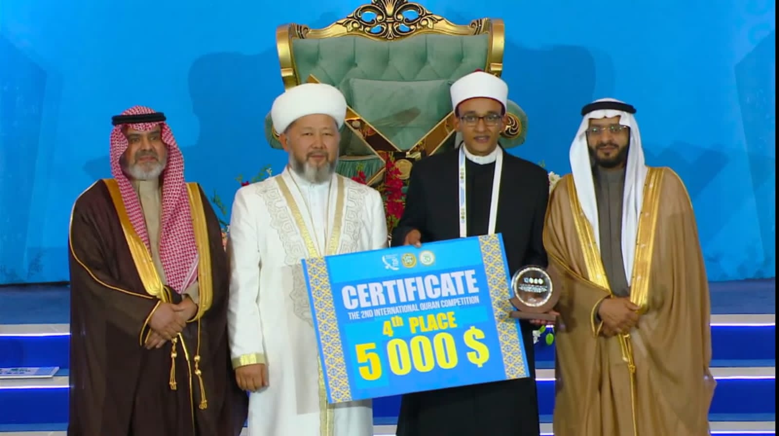 IMG 20251016 WA0259 طفلك وزير الأوقاف يهنئ مرشح الأوقاف الفائز بالمركز الرابع في المسابقة الدولية لحفظ القرآن الكريم بأستانا موقع في الجامعة