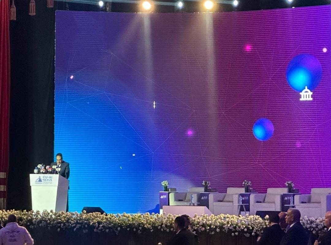 IMG 20251018 WA0016 جامعة رئيس جامعة القاهرة: نسعى لتكون الجامعة نموذجًا ذكيًا يقود مستقبل التعليم والابتكار موقع في الجامعة