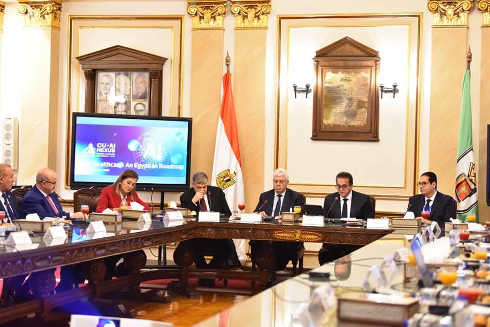 IMG 20251019 WA0066 المتحف المصري عبد الغفار يشارك في مائدة مستديرة حول استخدامات الذكاء الاصطناعي في الرعاية الصحية موقع في الجامعة