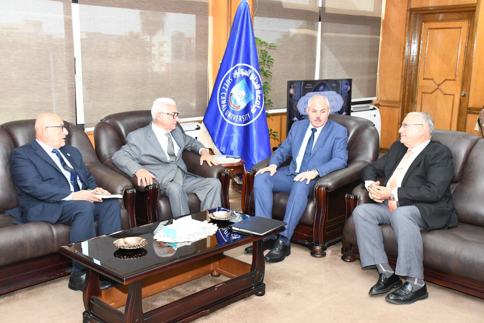 IMG 20251020 WA0042 جامعة قناة السويس جامعة قناة السويس تستقبل وفد المجلس المصري للعلاقات الخارجية لتعزيز التعاون العلمي مع الصين موقع في الجامعة