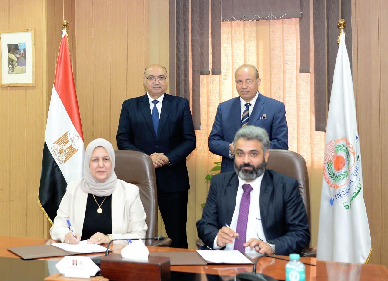 IMG 20251021 WA0143 صيدلة جامعة المنصورة والمنصورة الأهلية توقّعان بروتوكول تعاون مشترك في مجال التعليم الصيدلي موقع في الجامعة