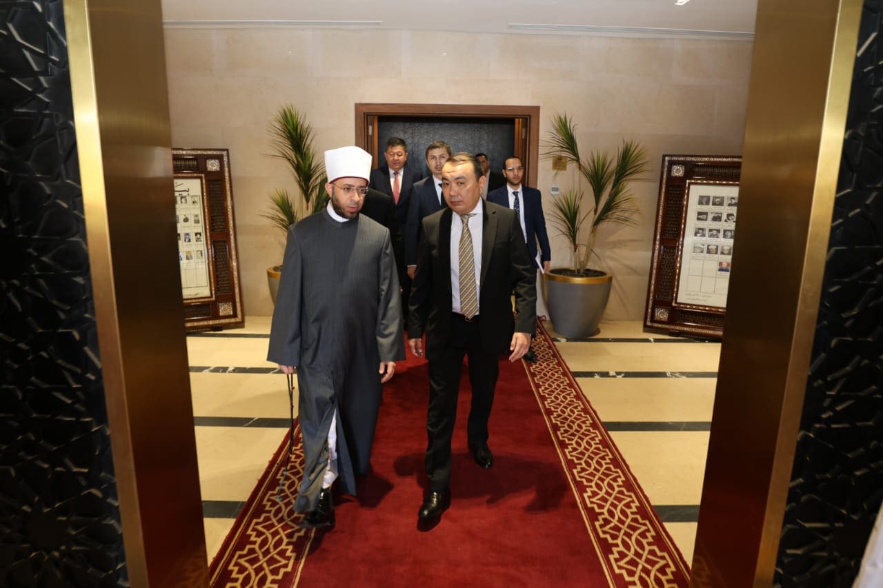 IMG 20251023 WA0021 الأزهر وزير الأوقاف يؤكد دعم جامعة "نور مبارك" بكازاخستان كمركز علمي ودعوي إقليمي موقع في الجامعة