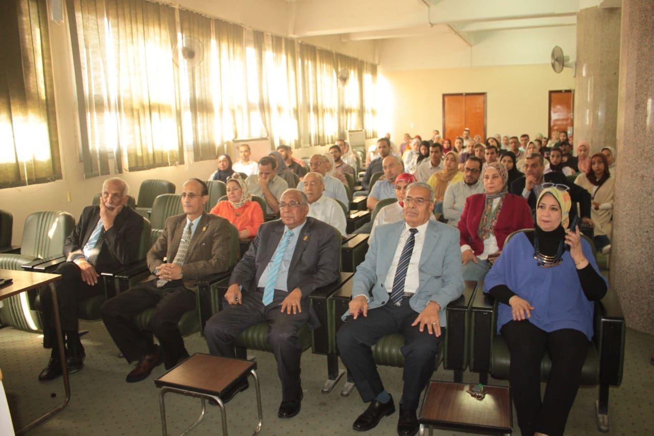 IMG 20251023 WA0046 أمهات مصر علوم جامعة أسيوط تعزّز ثقافة السلامة الكيميائية عبر ورشة الإدارة المتكاملة للمواد الخطرة موقع في الجامعة