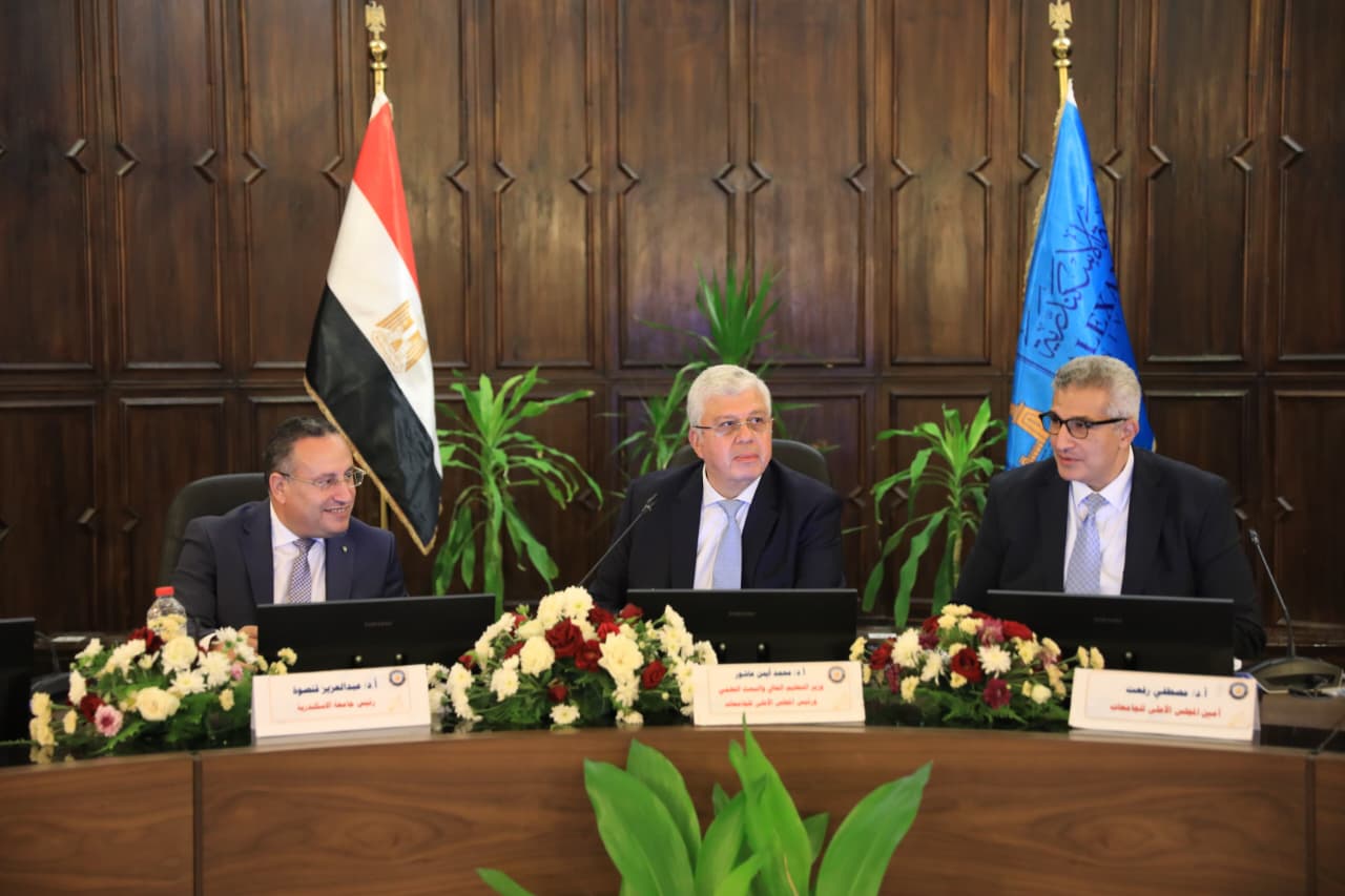 IMG 20251025 WA0018 تمكين المستشفيات الجامعية .. دليل للدعم النفسي بجامعة بنها يُعزز صحة الطلاب والعاملين موقع في الجامعة