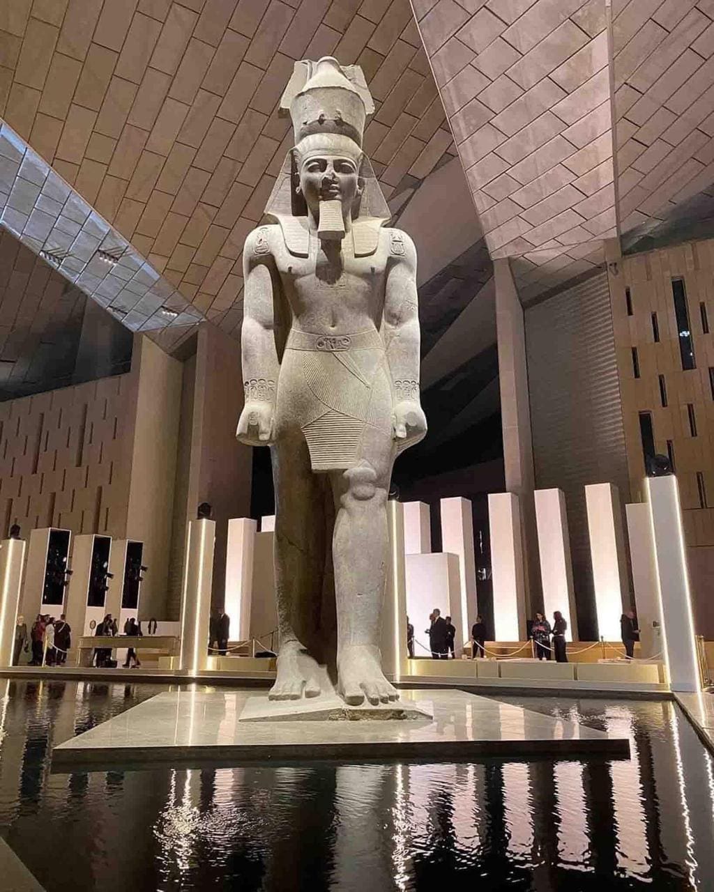 IMG 20251026 WA0180 1 المتحف المصري الكبير قبل افتتاحة.. دليلك لرحلة ممتعة داخل المتحف المصري الكبير  موقع في الجامعة