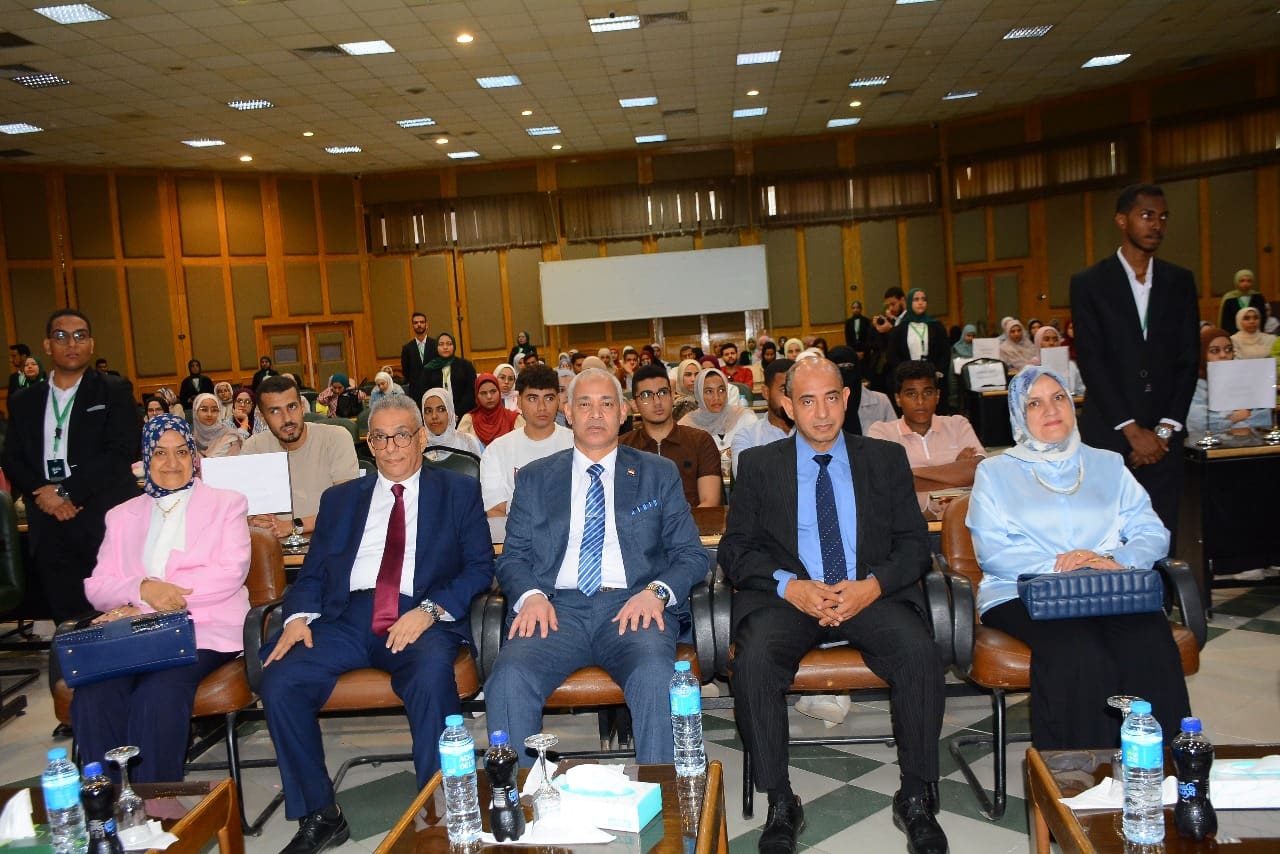 IMG 20251026 WA0495 مصرنا جامعة أسيوط تشهد انطلاق المؤتمر الافتتاحي للموسم التاسع لنموذج محاكاة منظمة التعاون الإسلامي (MOIC) موقع في الجامعة