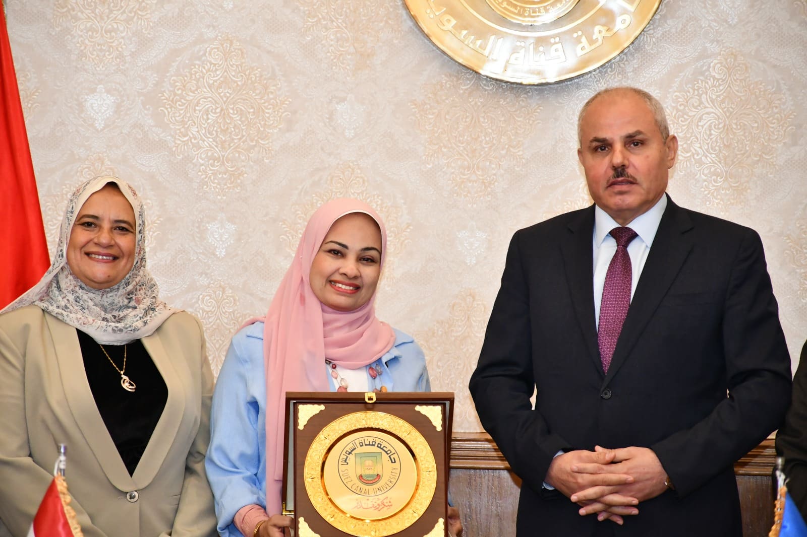 IMG 20251029 WA0081 السويس جامعة قناة السويس تُكرّم الدكتورة هبه المحلاوي لفوزها بجائزة المرأة التشجيعية موقع في الجامعة