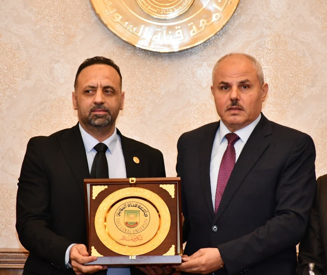 IMG 20251029 WA0083 جامعة قناة السويس مجلس جامعة قناة السويس يُكرم الدكتور جمال المصري الفائز بجائزة الدولة التقديرية في العلوم التكنولوجية موقع في الجامعة