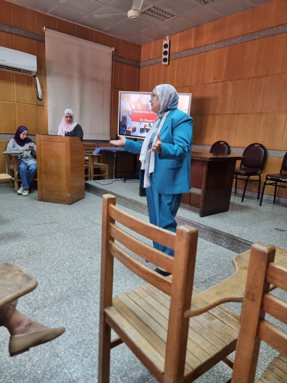 IMG 20251031 WA0010 واقي الشمس جامعة القاهرة تطلق مبادرات توعوية بكلية طب قصر العيني لمكافحة الإدمان موقع في الجامعة