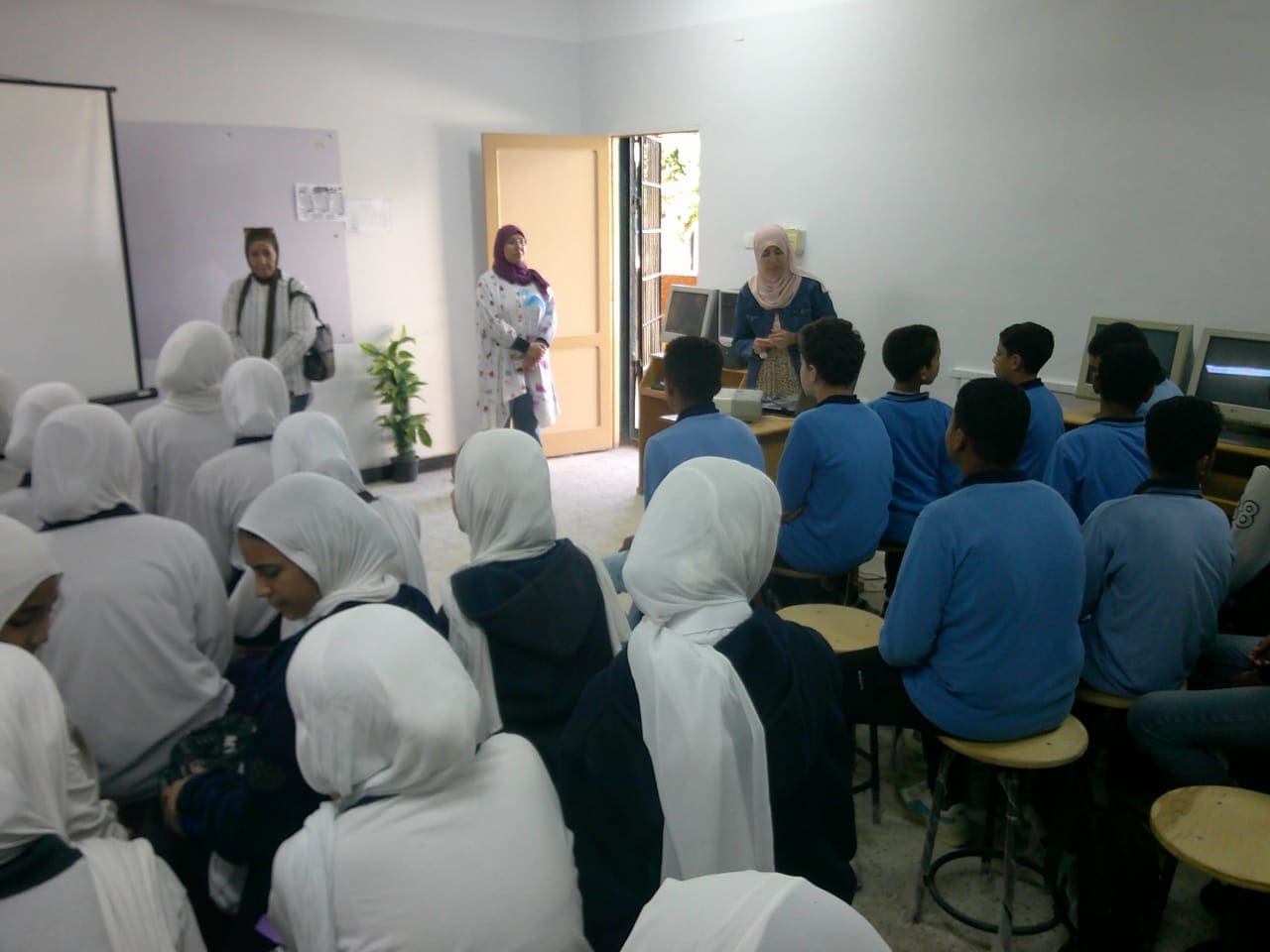 IMG 20251031 WA0100 السويس جامعة قناة السويس تناقش مخاطر التسرب من التعليم في ندوة توعوية بكلية التربية موقع في الجامعة