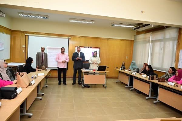 IMG 2357 الشائعات نائب رئيس جامعة الفيوم يتفقد المركز الدولي لتنمية قدرات أعضاء هيئة التدريس موقع في الجامعة