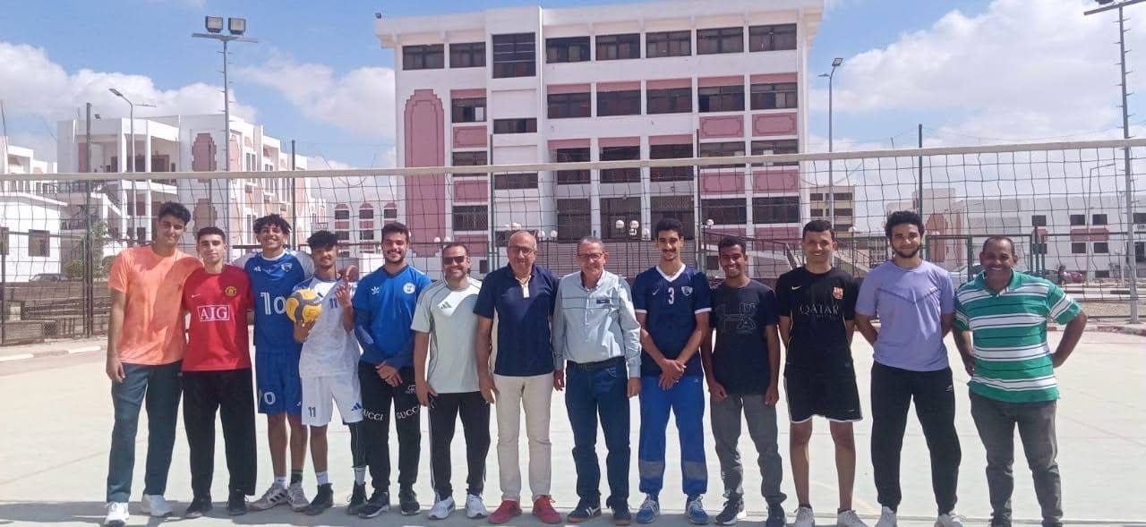 IMG 2463 الدورة ختام الدورة الرياضية التنشيطية لكليات جامعة قناة السويس في كرة اليد والكرة الطائرة موقع في الجامعة