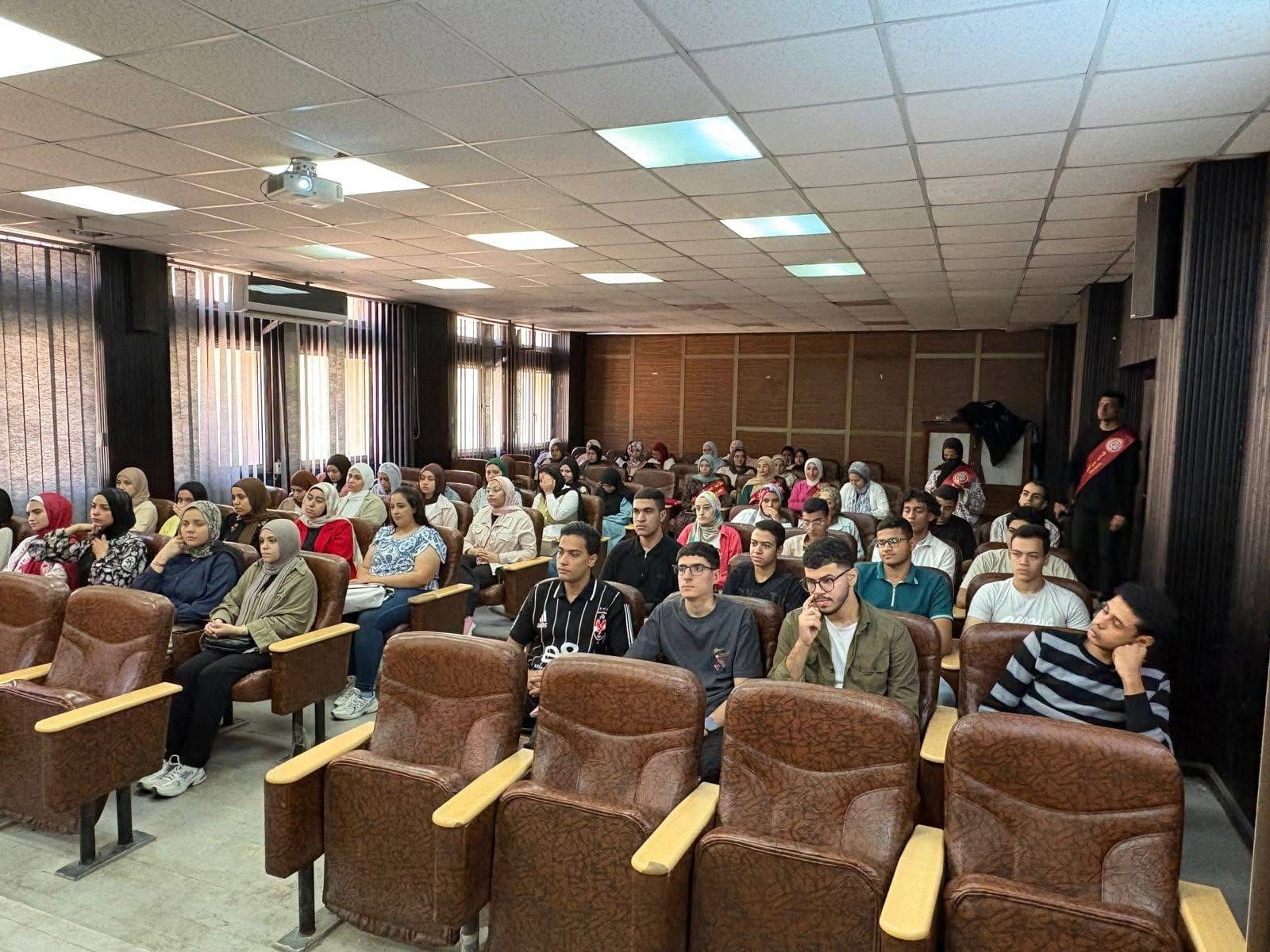 IMG 2531 1 بنها آداب بنها تعقد ندوة حول "المستقبل الوظيفي في ظل الذكاء الاصطناعي" موقع في الجامعة