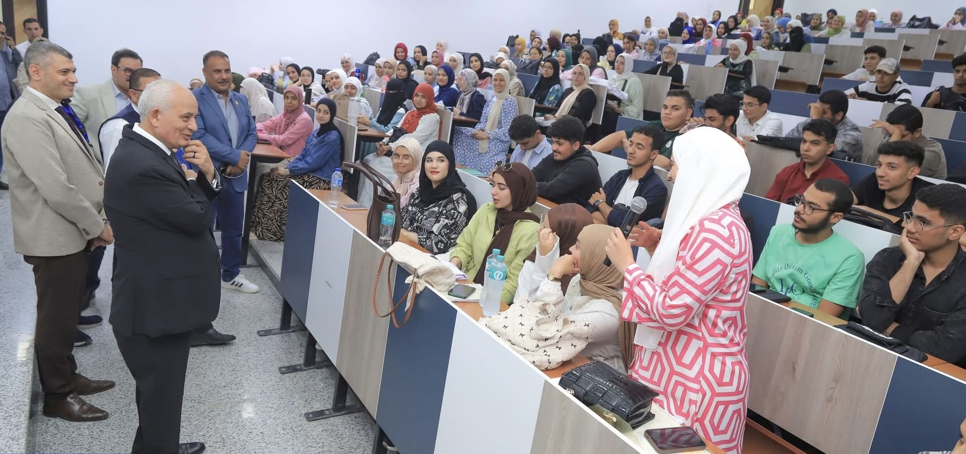IMG 2658 جامعة الريادة رئيس جامعة الريادة يتابع انتظام العملية التعليمية بالكليات موقع في الجامعة