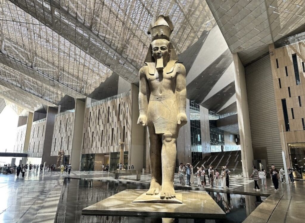 IMG 3304 1024x748 2 المتحف المصري الكبير قبل افتتاح المتحف المصري الكبير.. كيف ستغير التكنولوجيا مفهوم زيارة المتاحف؟ موقع في الجامعة