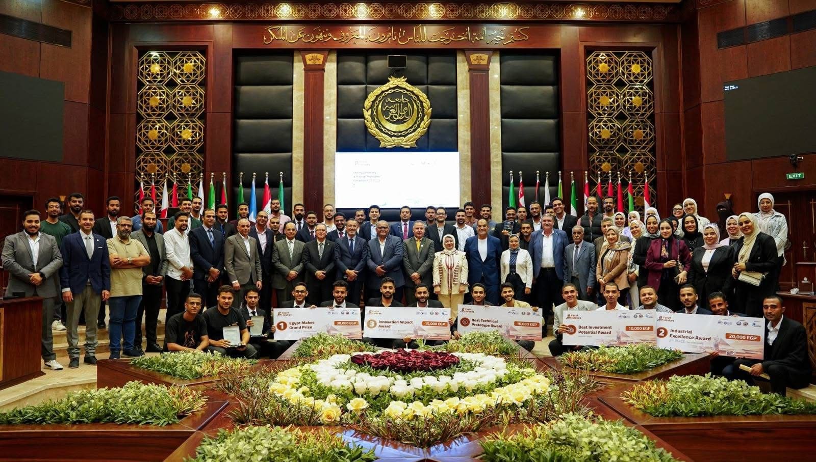 IMG 3541 البحث العلمي رئيس جامعة بنها يهنيء الطلاب الفائزين بجائزة أثر الابتكار موقع في الجامعة