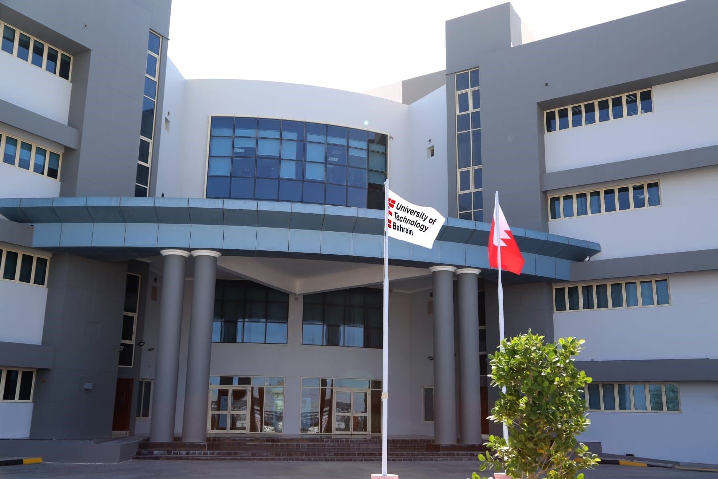 IMG 3570 جامعة الشرقية التقديم متاح الآن.. جامعة البحرين للتكنولوجيا تعلن عن حاجتها لأعضاء هيئة تدريس في 4 كليات موقع في الجامعة