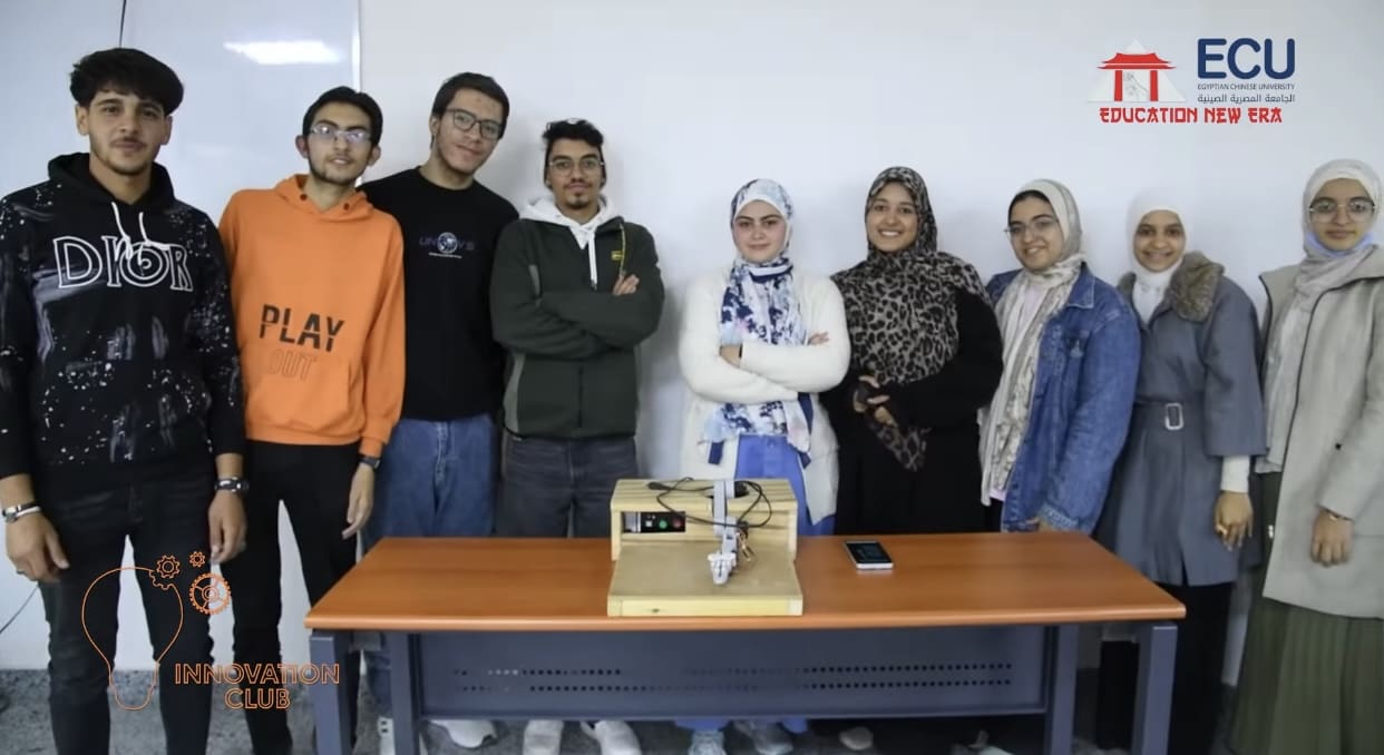 IMG 3594 الجامعة الصينية طلاب بكلية حاسبات بالجامعة الصينية يصممون "robotic arm control" - فيديو موقع في الجامعة