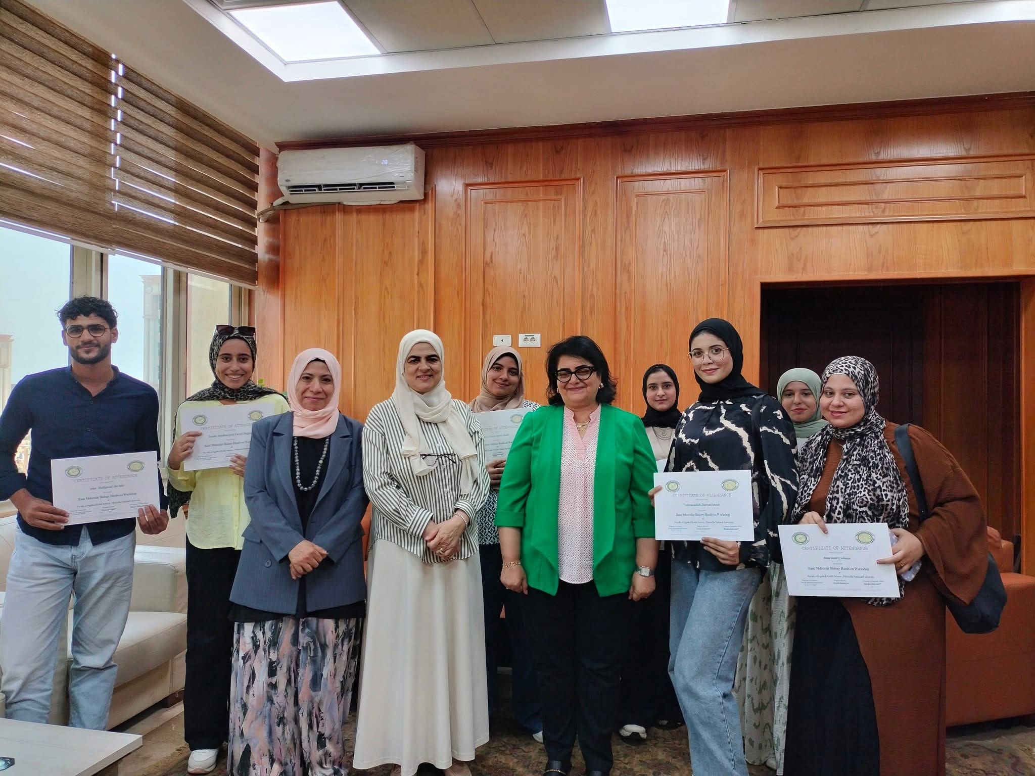 IMG 3669 جامعة المنوفية الأهلية جامعة المنوفية الأهلية تكرم طلاب العلوم الصحية لاجتيازهم ورشة البيولوجيا الجزيئية موقع في الجامعة