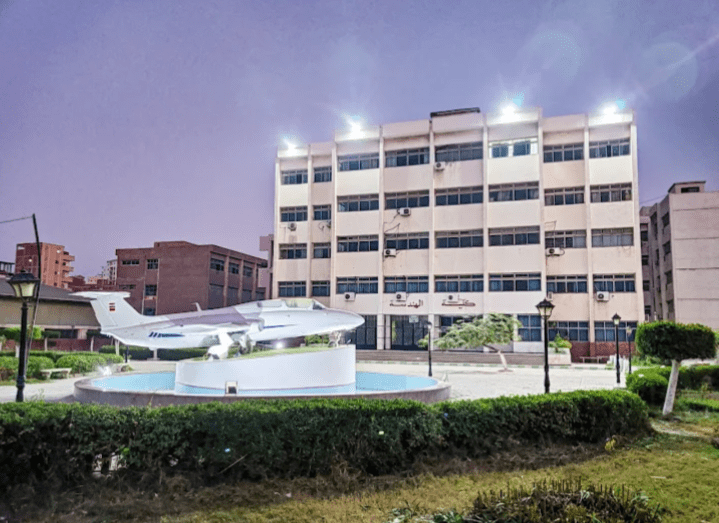 IMG ٢٠٢٥١٠٢٨ ٠٠٠٧٤٠ بسمة الحسيني كلية الهندسة بجامعة الزقازيق تعلن عن مسابقة "الطالب والطالبة المثالي".. رابط التسجيل موقع في الجامعة