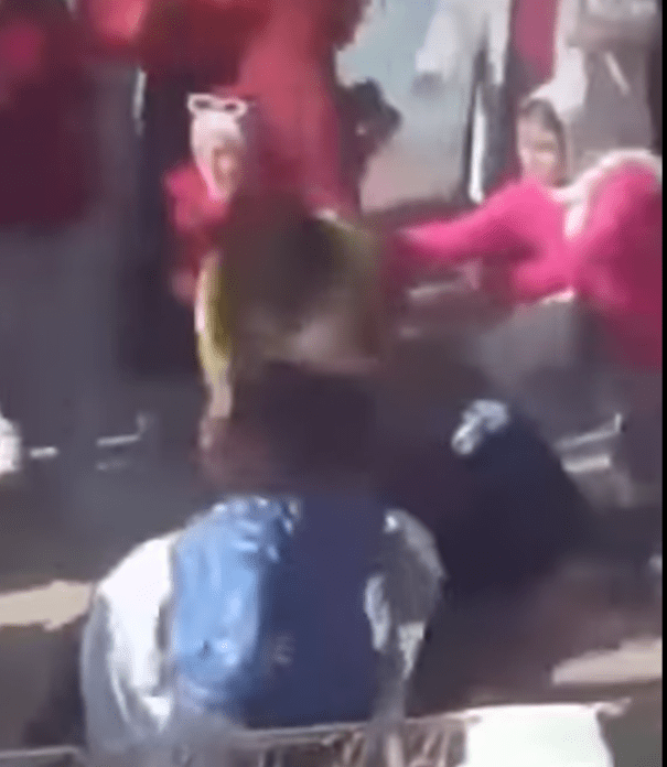 IMG ٢٠٢٥١٠٣٠ ١٨١٣١٠ مشاجرة مشاجرة بين طالبتين بدمنهور واعتداء طالبة على زميلتها باستخدام أداة حادة والأمن يتدخل  موقع في الجامعة