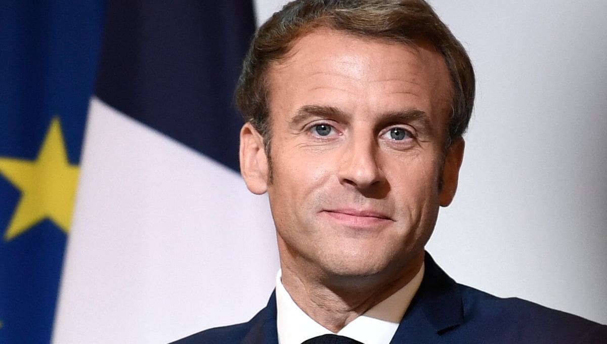 macron ماكرون ماكرون يهنئ الرئيس السيسي بفوز خالد العنانى مديرًا عاما لمنظمة اليونسكو موقع في الجامعة