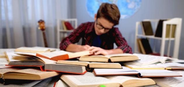 كيف تساعد ابنك على تحسين درجاته قبل امتحان أكتوبر؟.. 10 خطوات مجرّبة من خبراء التعليم