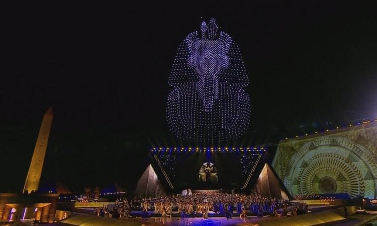 17620248530 المتحف المصري "مركب الملك خوفو ورأس توت عنخ أمون".. عروض بالهولوجرام تبهر الحضور في حفل افتتاح المتحف المصري الكبير موقع في الجامعة