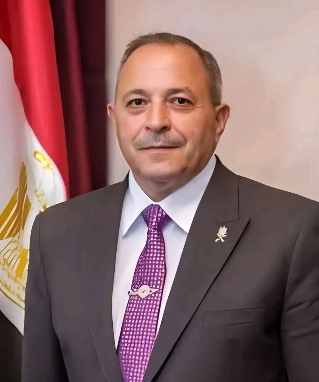1762075199973 محافظ بورسعيد محافظ بورسعيد يصدق على النزول شهرين لسن القبول بالصف الأول الابتدائي موقع في الجامعة