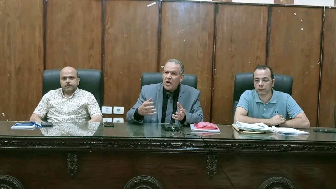1762249138802 الجامعات مدير تعليم أسيوط لمسؤولى التوريدات بالادارات: الانضباط وتسريع وتيرة العمل أولويتنا موقع في الجامعة