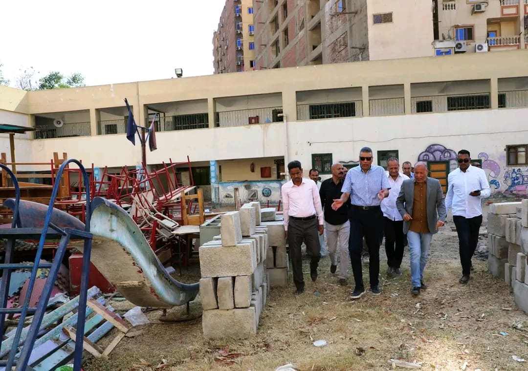 1762335688077 الجامعات محافظ أسوان يفاجئ العاملين بمدرسة أحمد أبا زيد الرسمية للغات.. ويوجه بسرعة إنهاء التطوير موقع في الجامعة