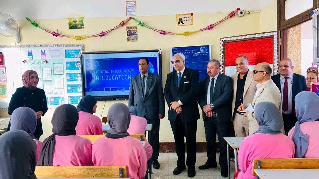 1762679405817 البيئة مدير تعليم القليوبية في جولة مفاجئة بمدرسة أم المؤمنين الثانوية: متابعة دقيقة للتقييمات والعملية التعليمية موقع في الجامعة