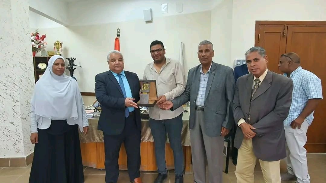 1762774535004 مليون وكيل تعليم الأقصر يكرم المعلمات الفائزات في مسابقة "100 معلم مبدع" موقع في الجامعة