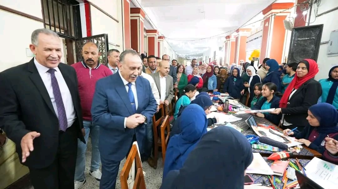 1763458081972 التعليم محافظ أسيوط يطلق النسخة الـ29 من مسابقة "لمحات من الهند" بمشاركة 1300 طالب وطالبة موقع في الجامعة